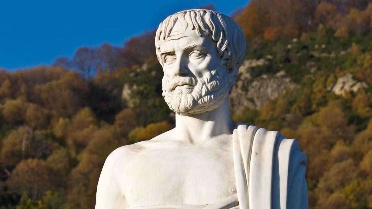 مجسمه ارسطو 